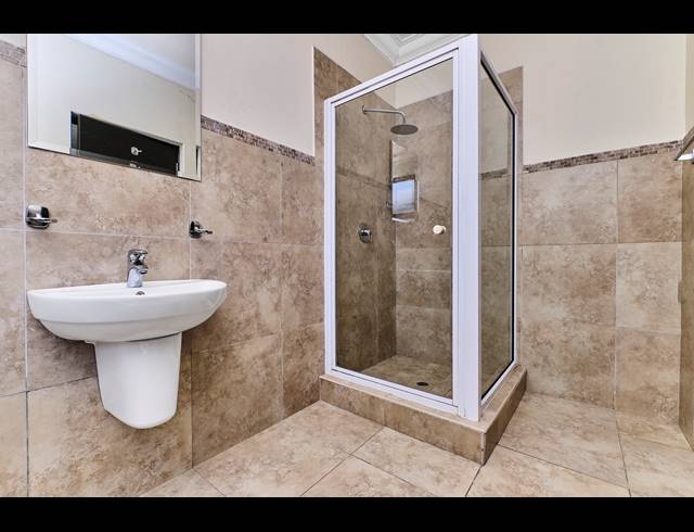 5 BEDROOM HOUSE RENTED IN FOURWAYS